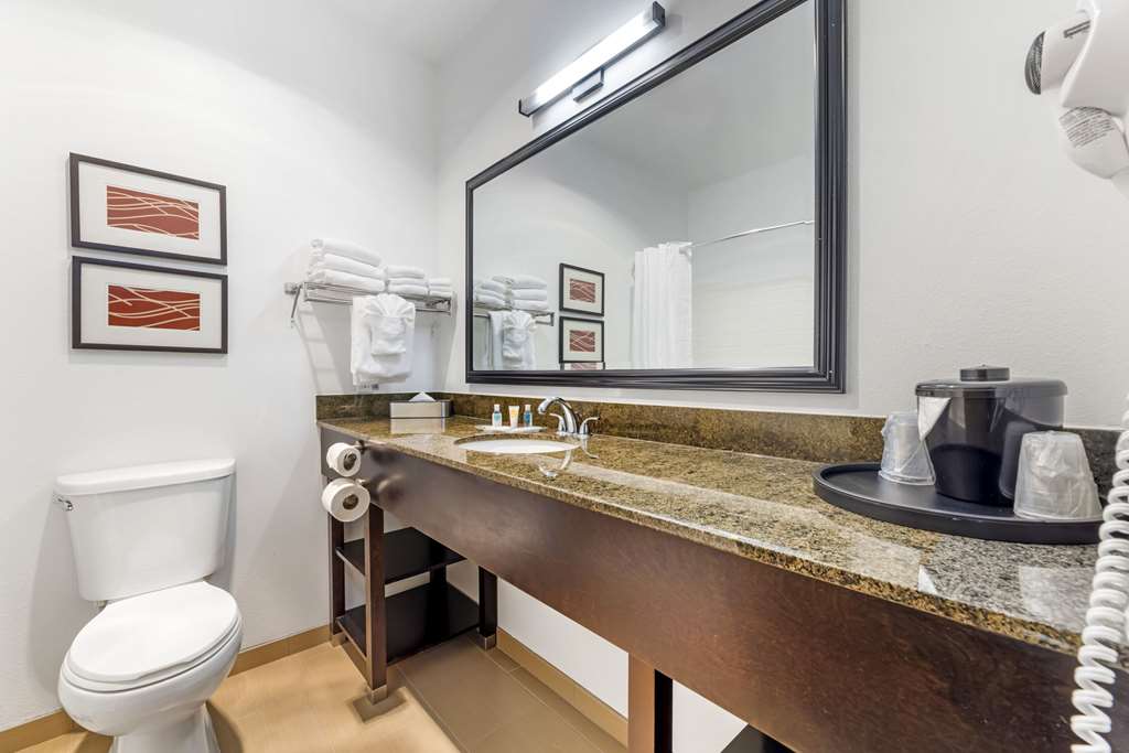 Comfort Suites Near Vancouver Mall - photo 20