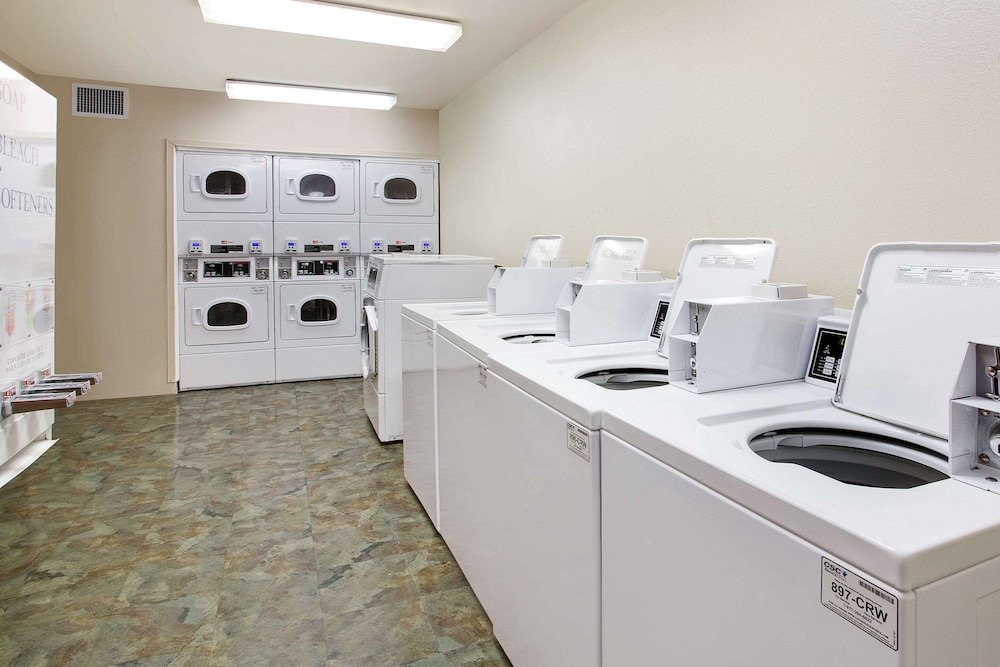WoodSpring Suites Cincinnati Fairfield - photo 17