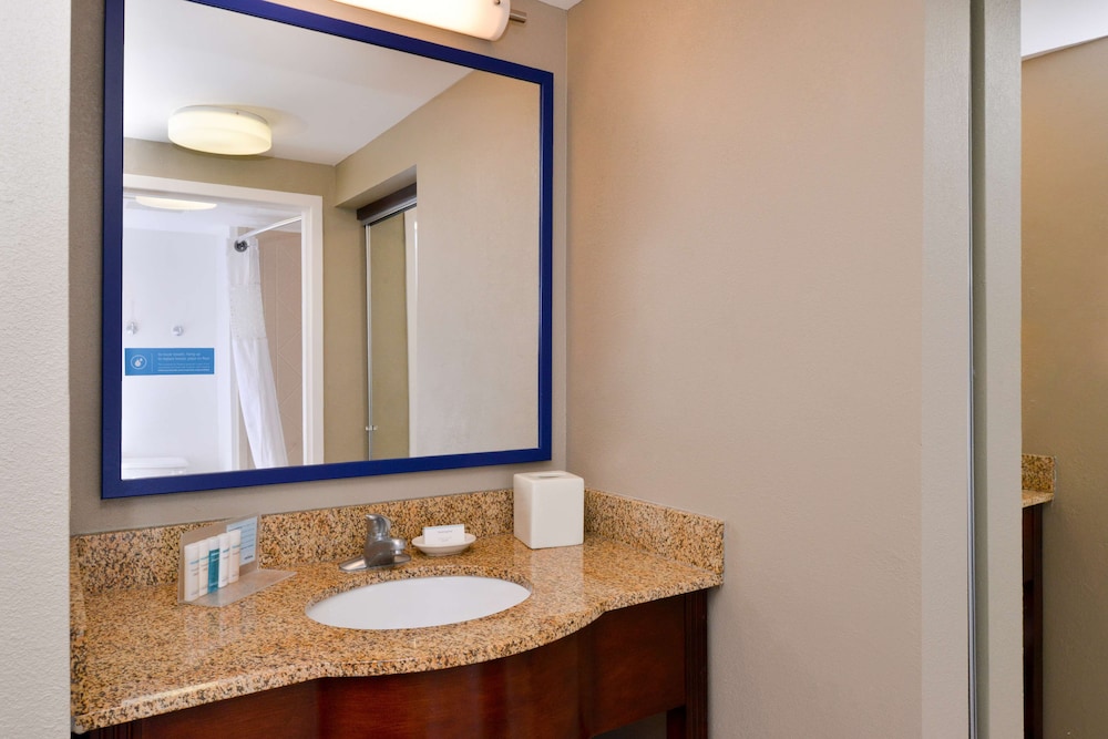 Hampton Inn & Suites Plymouth - photo 35
