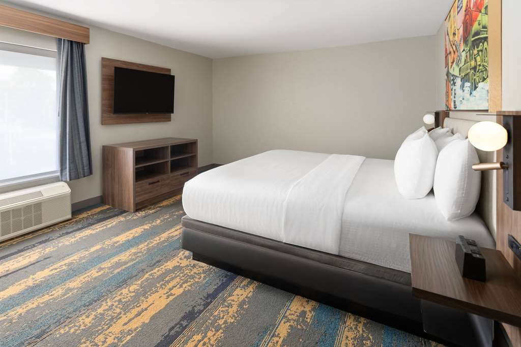 La Quinta Inn & Suites by Wyndham Memphis I 240 - photo 23