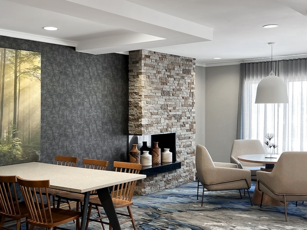 Fairfield Inn & Suites by Marriott Rogers - photo 5