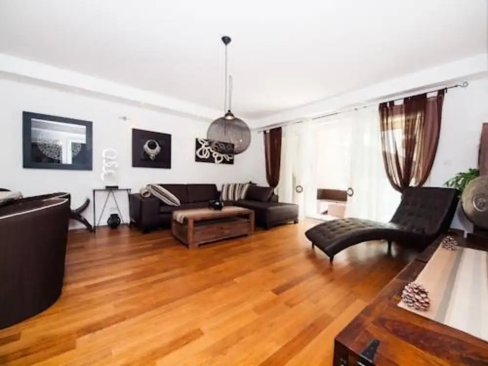 1 Bed Near Old Town Sleeps 2 w Wifi