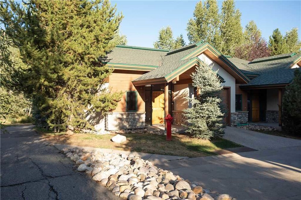 Evergreen Townhome #1 - photo 19