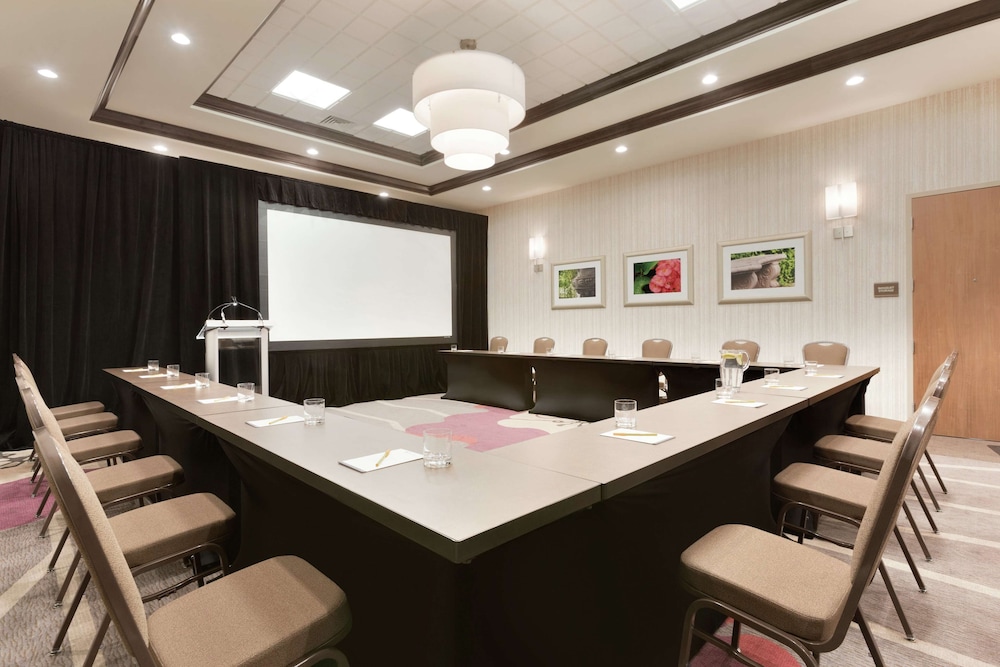 Hilton Garden Inn Pittsburgh Airport South Robinson Mall - photo 31