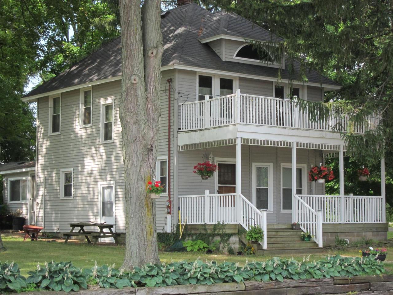 Devil S Lake Inn And Devil S Lake Inn Too — Manitou Beach Devils Lake