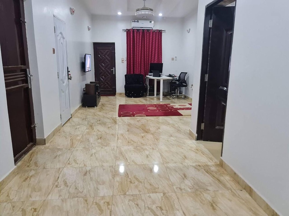 Smart 3 bed apartment with fast Wi Fi & 24hr light — 4-Star Luxury Hotel in Abuja, Nigeria