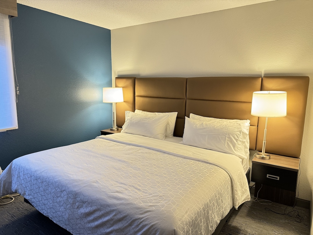 Holiday Inn Express Hotel & Suites St. Paul Woodbury by IHG - photo 31