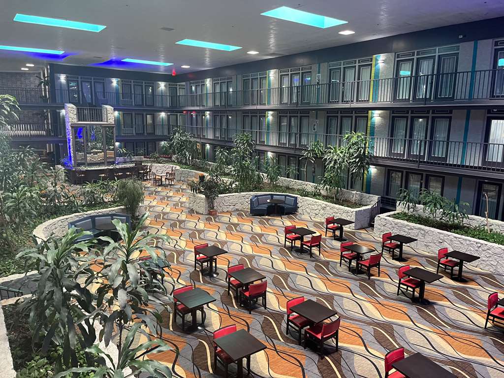 Fifth Season Inn & Suites - photo 7