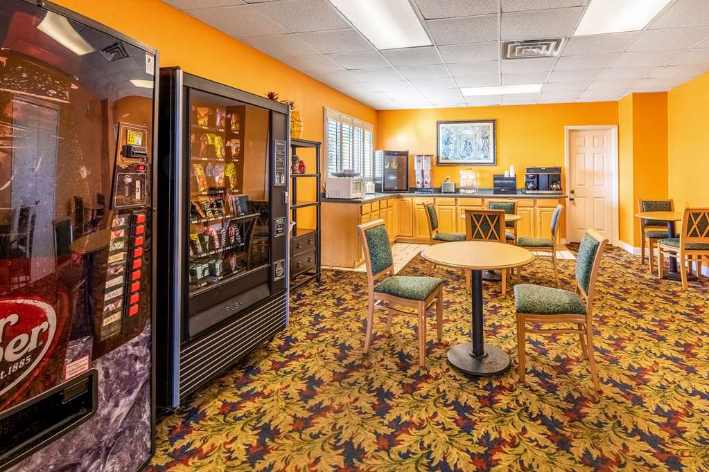 Econo Lodge Knoxville West Turkey Creek - photo 22
