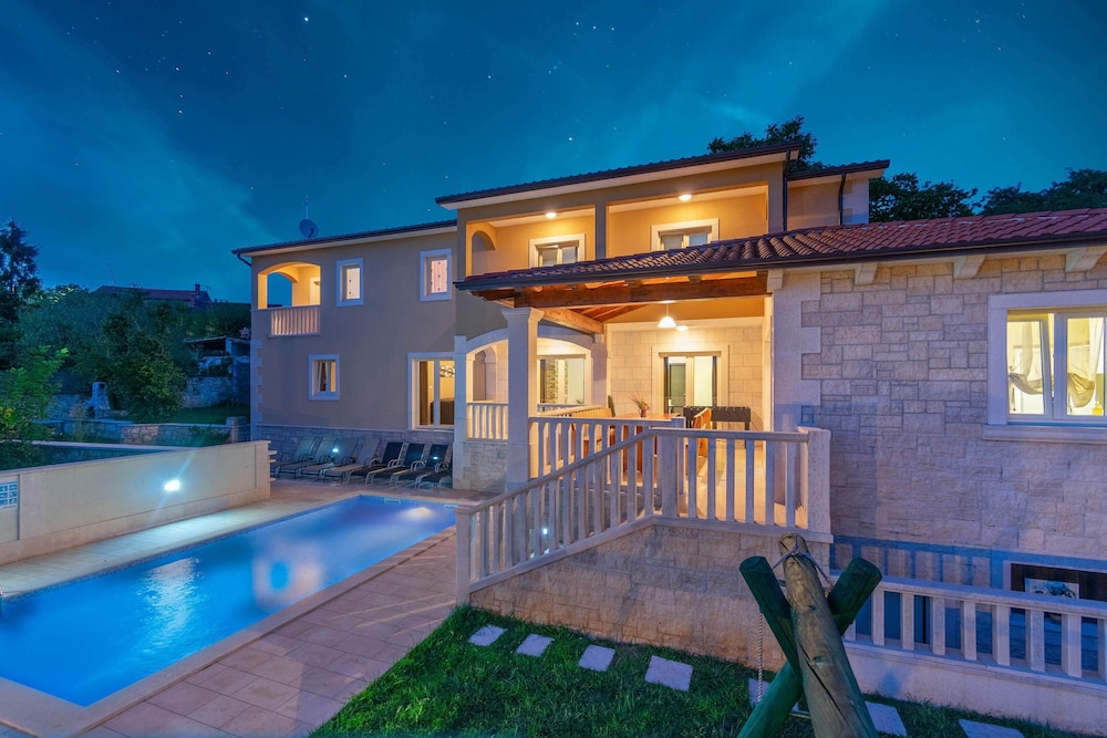 Villa Mira — 4-Star Luxury Hotel in Tinjan, Croatia