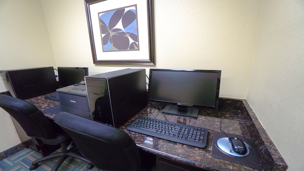 Holiday Inn Express & Suites Pampa by IHG - photo 54