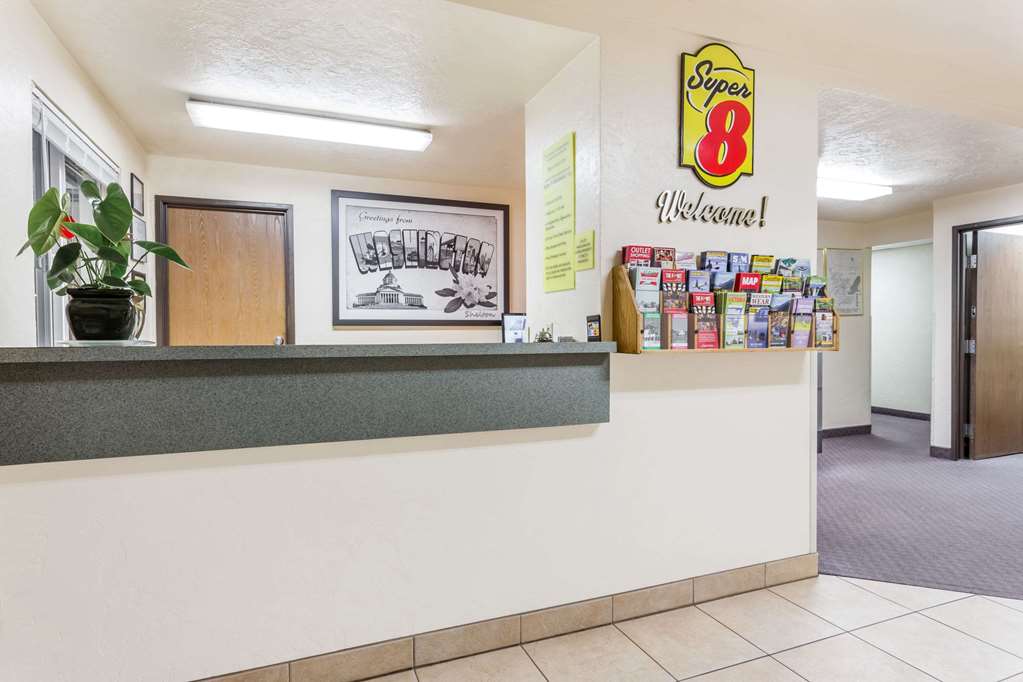 Super 8 by Wyndham Shelton - photo 2