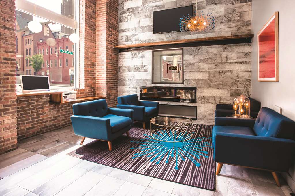 La Quinta Inn & Suites by Wyndham Baltimore Downtown - photo 3