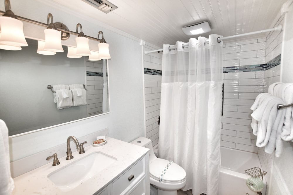 0206 Waters Edge Resort 1 Bedroom Condo by RedAwning - photo 17