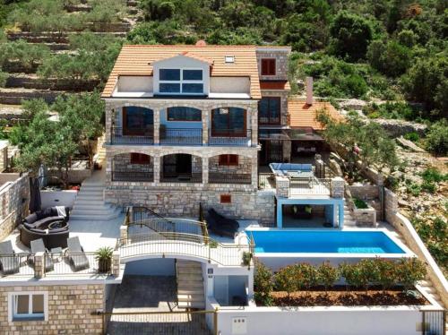 Holiday Home D. Maria with Sea View and Private Pool — 4-Star Luxury Hotel in Blato, Croatia