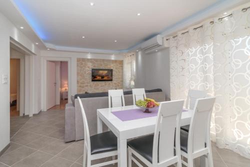 New 4 apartment Orto in the center of Trogir — 4-Star Luxury Hotel in Trogir, Croatia