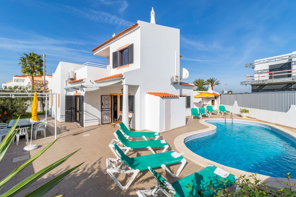 Villas2Go2 Cesaltina — 4-Star Luxury Hotel in Albufeira, Portugal