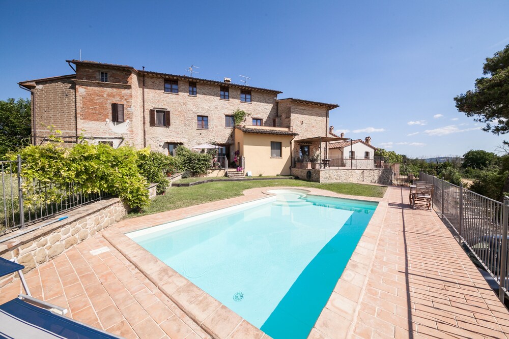 Umbria Country Shelter — hotel in Marsciano