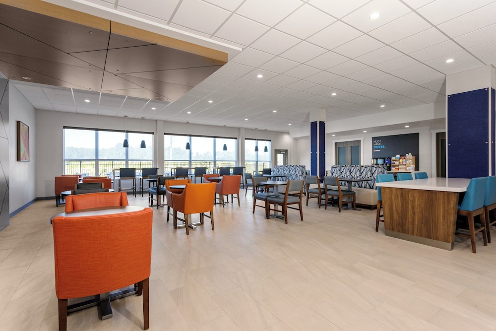 Holiday Inn Express & Suites Macclenny by IHG - photo 35