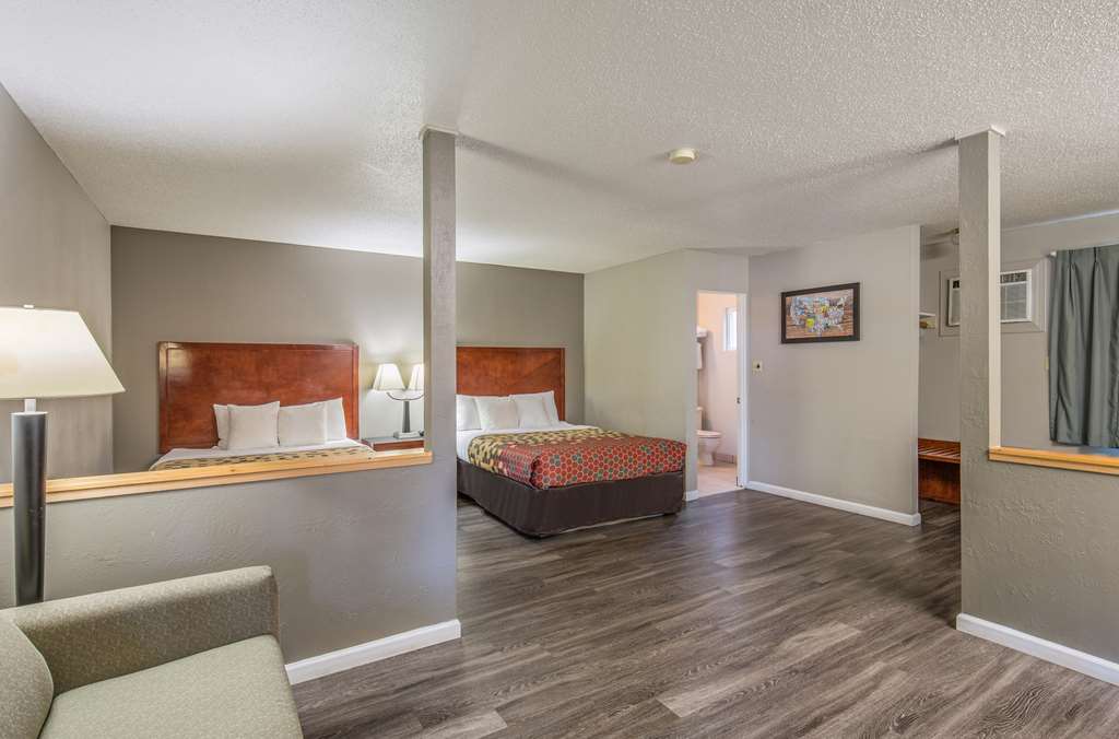 Econo Lodge Inn & Suites Yreka - photo 19