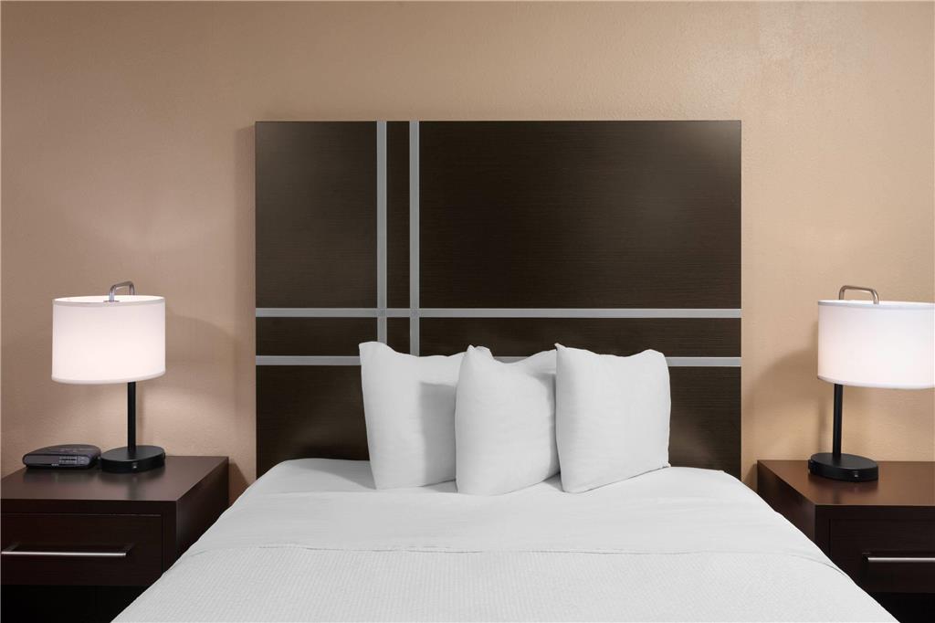 Baymont by Wyndham Green Bay - photo 15