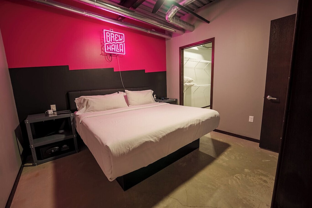 Brewhalla Hotel - photo 23