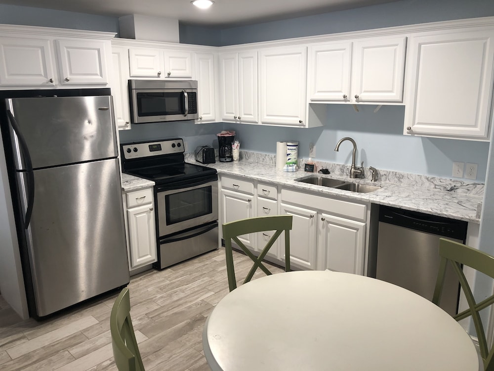 Beachgate CondoSuites & Motel - photo 48