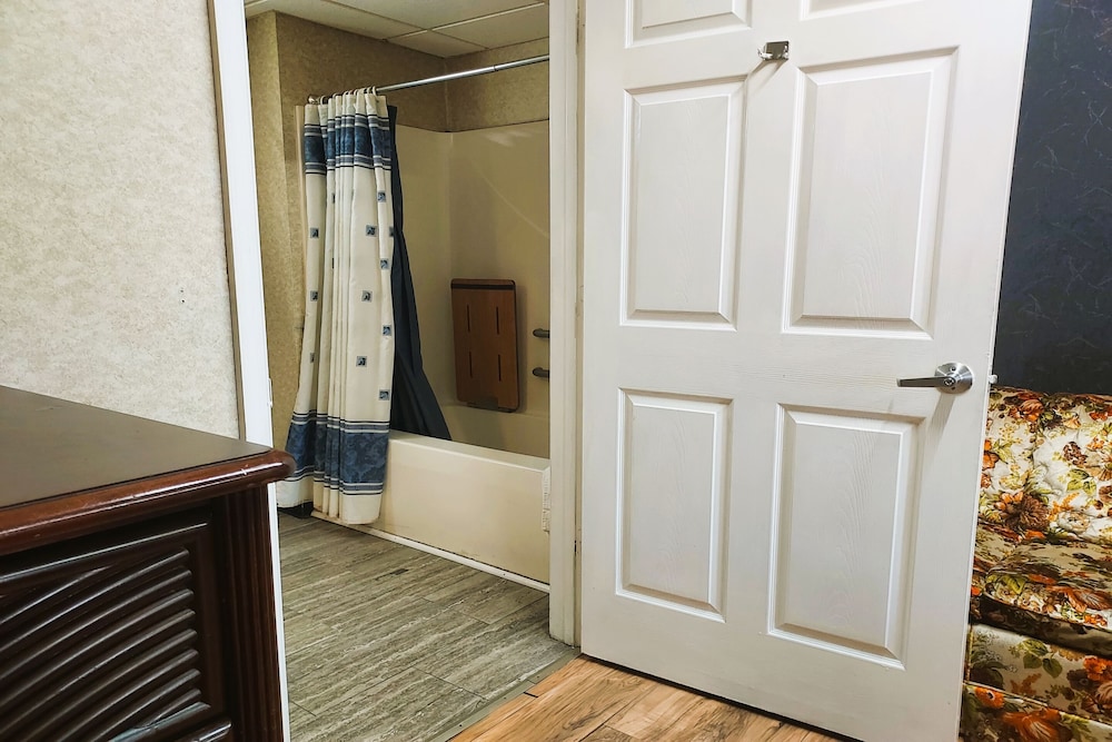 Studio Inn & Suites - photo 24