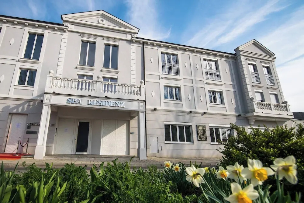 Apartments C'EST LA SEA Whirlpool Suite oder Dachterrassen Suite Pets welcome — 4-Star Luxury Hotel in Neusiedl Am See, Austria