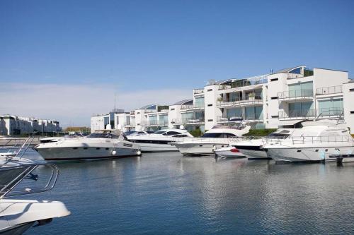 Appartamento Mare e Relax a Jesolo Lido 6 Posti Letto — 4-Star Luxury Hotel in Lido Di Jesolo, Italy