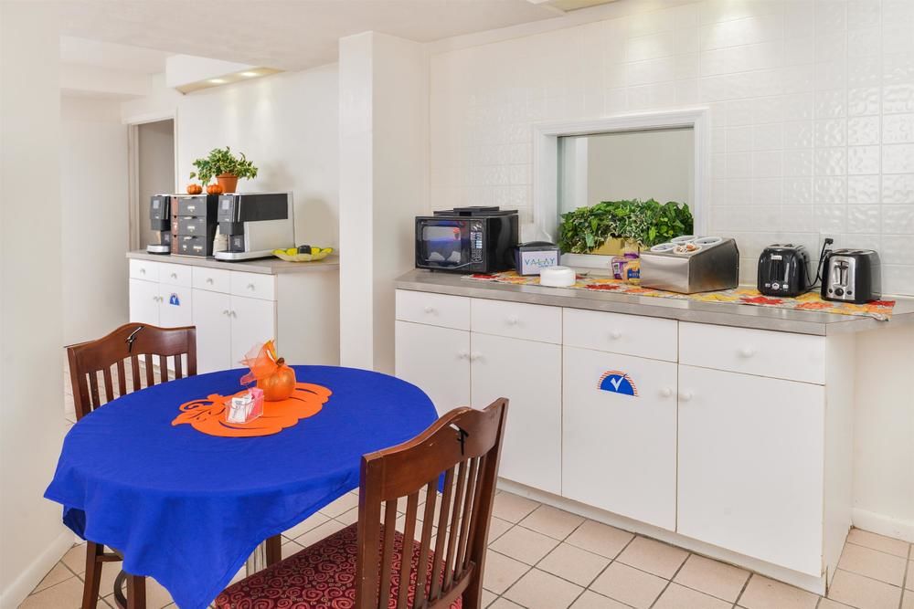 Americas Best Value Inn Williamsburg Lightfoot Area - photo 40