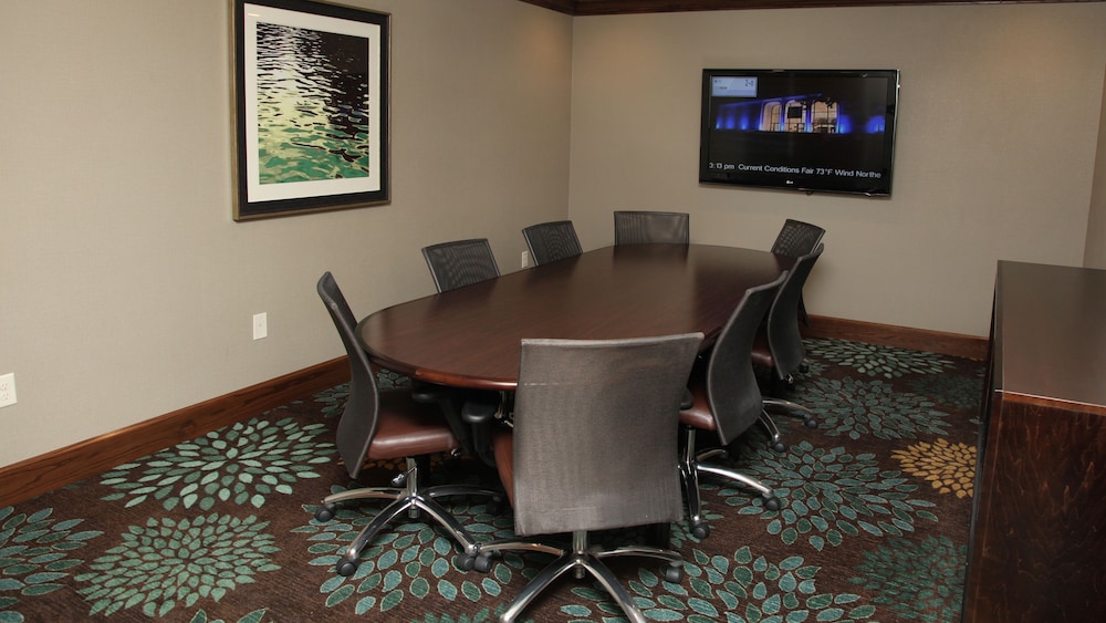 Staybridge Suites Lincoln Northeast by IHG - photo 20