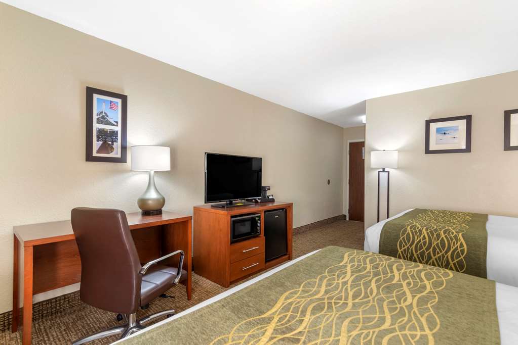Comfort Inn & Suites near Robins Air Force Base Main Gate - photo 14