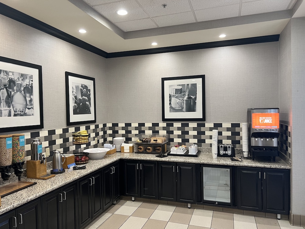 Hampton Inn & Suites Barstow - photo 57