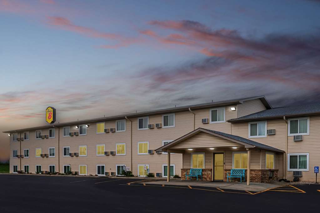 Super 8 by Wyndham Council Bluffs IA Omaha NE Area - photo 4