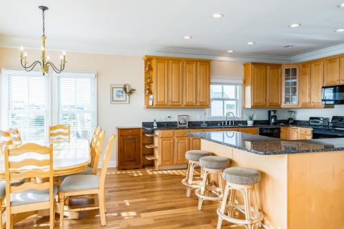 Emerald Breeze by Oak Island Accommodations - photo 45