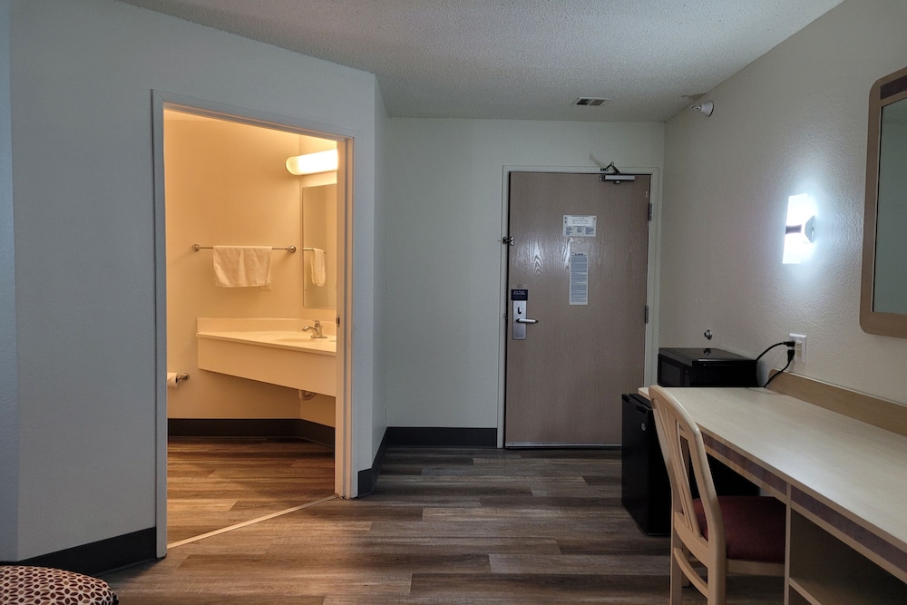 Modern Stay 39 Lakeview By OYO Minonk - photo 41
