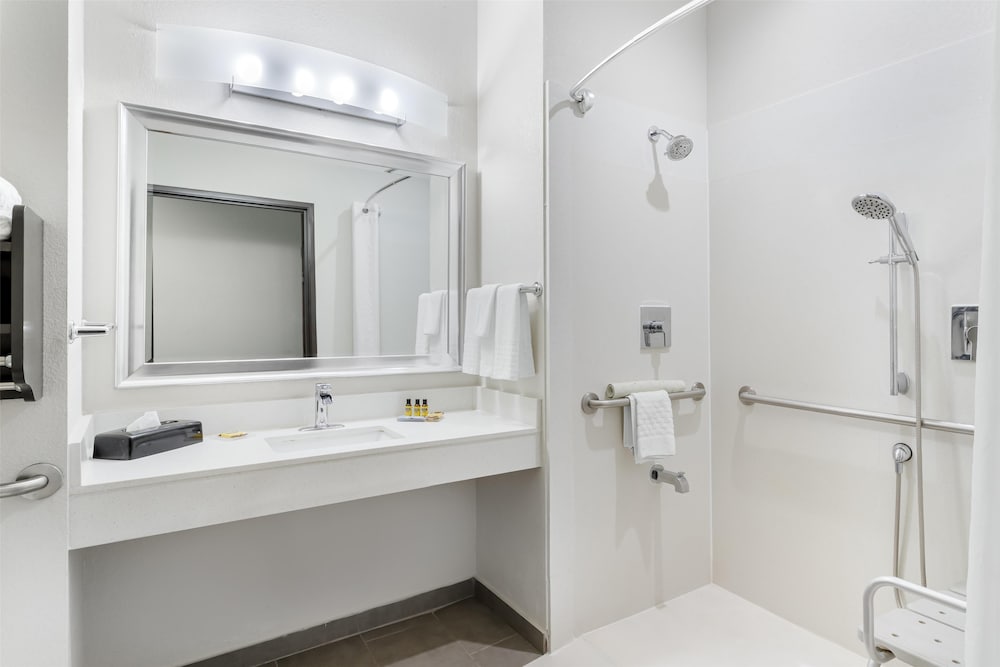 Best Western Plus Waller Hotel - photo 34
