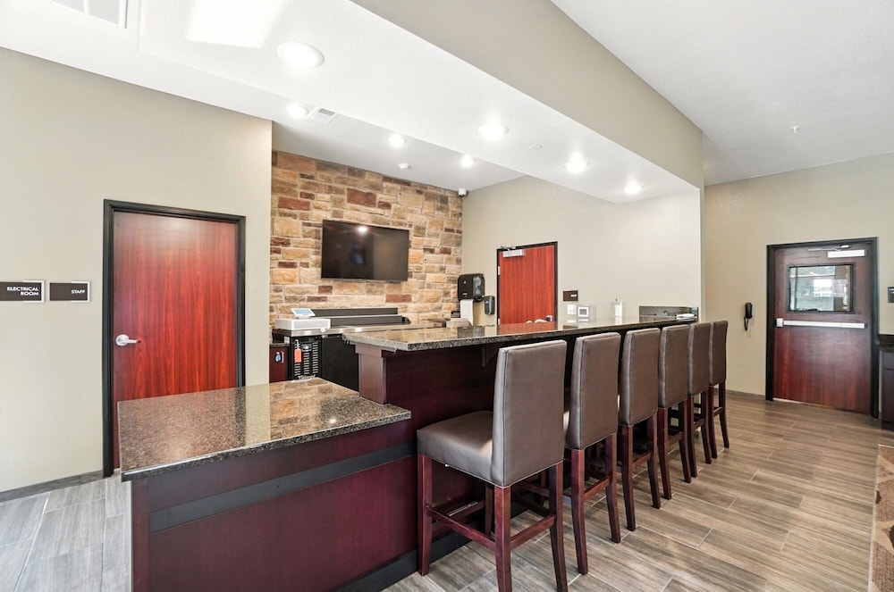 Cobblestone Hotel & Suites Bellefontaine - photo 85