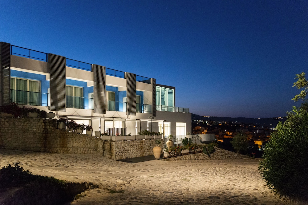 Villa Ersilia — 4-Star Luxury Hotel in Soverato Marina, Italy