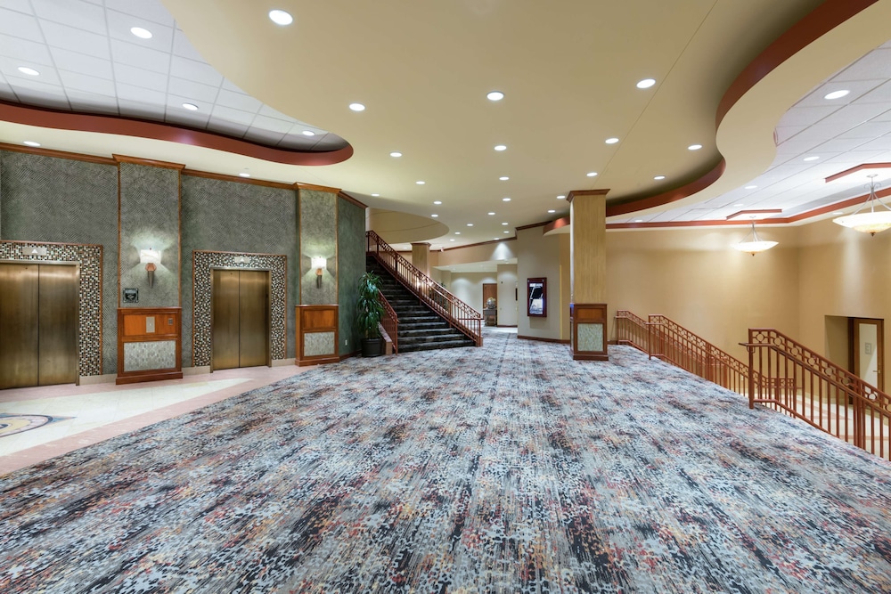 Embassy Suites by Hilton St. Louis St. Charles - photo 31