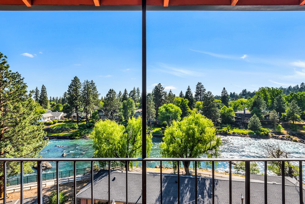 Bend Riverside Inn & Suites - photo 347