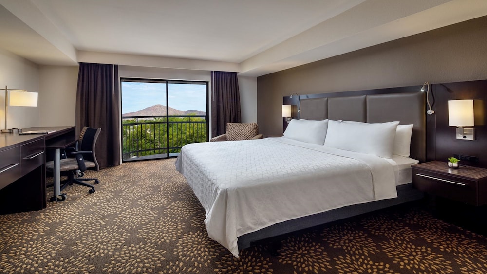 Holiday Inn & Suites Phoenix Airport North by IHG - photo 13