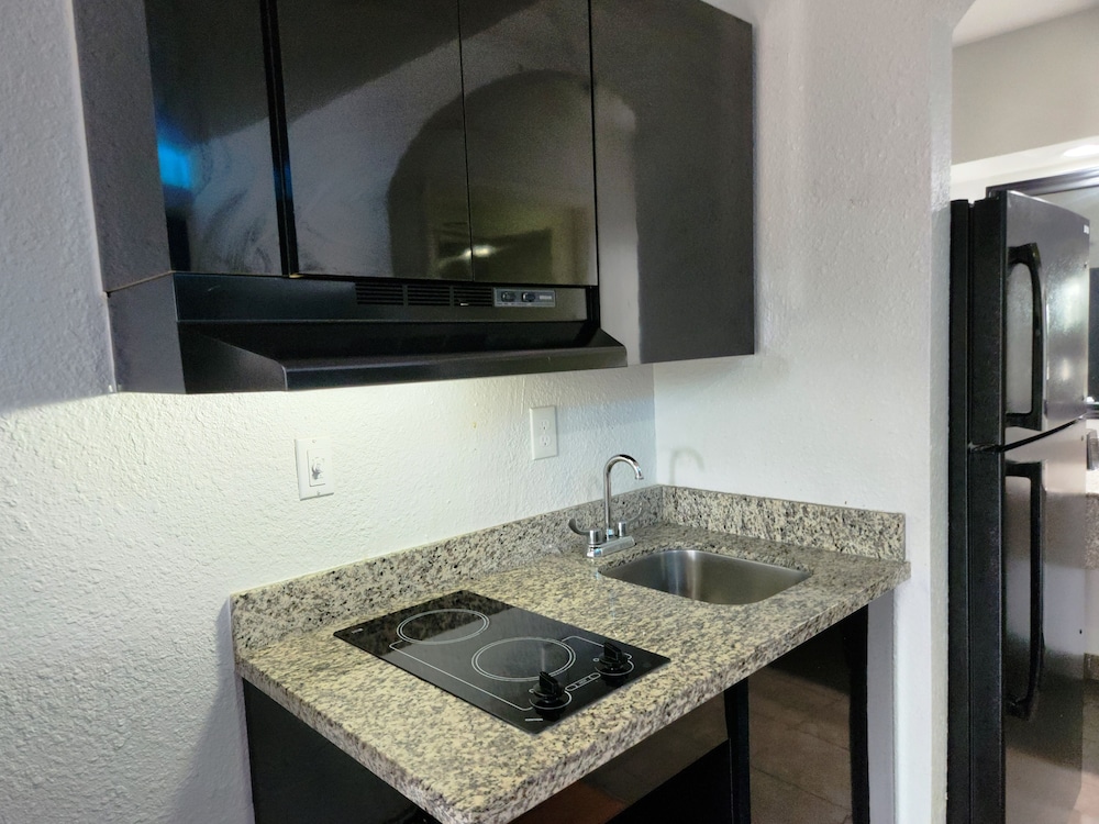 Express Inn Tomball - photo 15