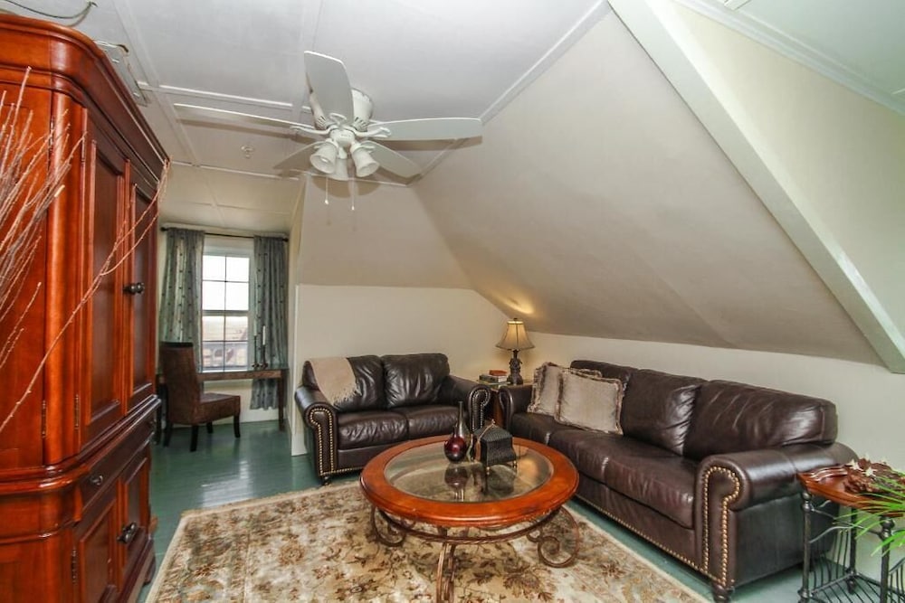 The Kenwood Inn - photo 33