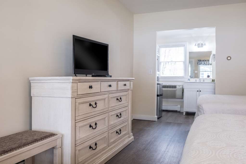 Commodore Inn - photo 9