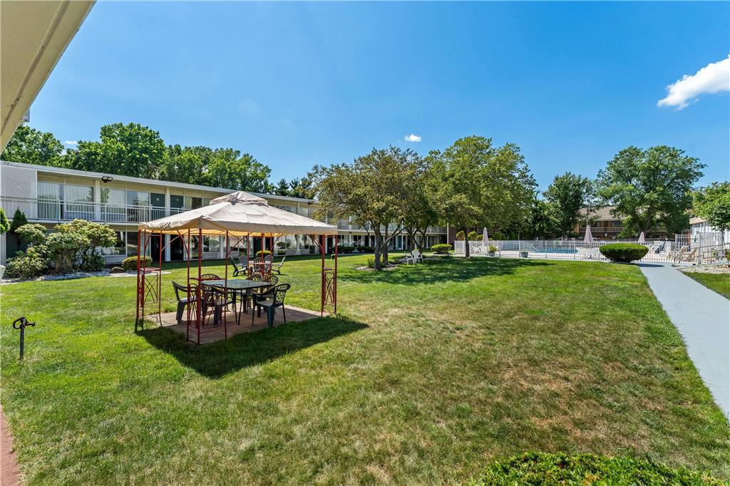 Howard Johnson by Wyndham Albany - photo 12