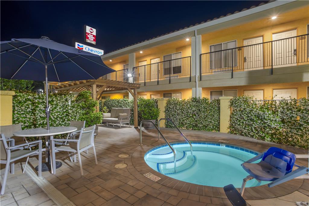 Best Western Plus Dixon Davis - photo 16