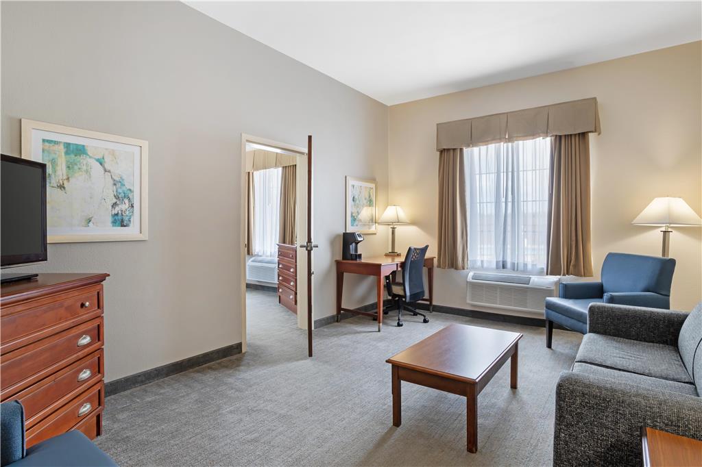 Best Western Plus Executive Hotel & Suites - photo 11