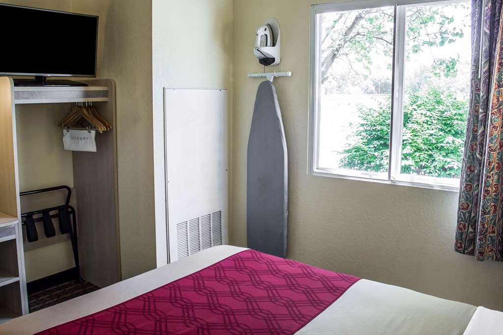 Econo Lodge Meadville PA - photo 10